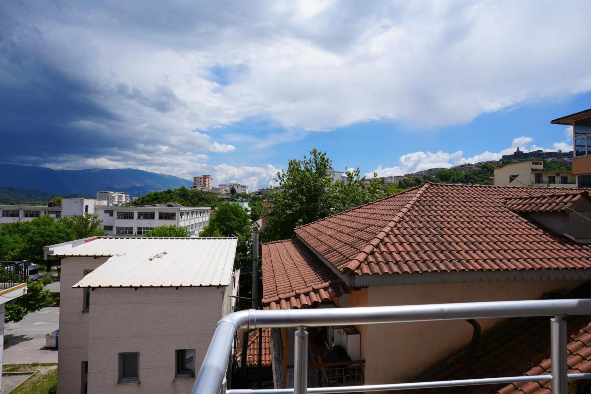 “Apheartment Gjirokastra” Lägenhet Exteriör bild